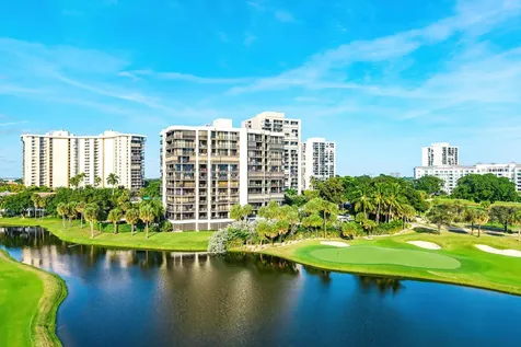 2427 Presidential Way West Palm Beach FL 33401