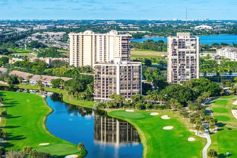 2427 Presidential Way West Palm Beach FL 33401