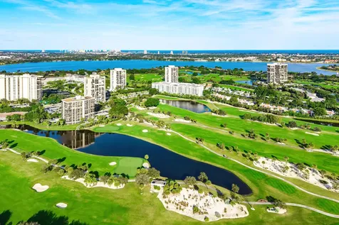 2427 Presidential Way West Palm Beach FL 33401