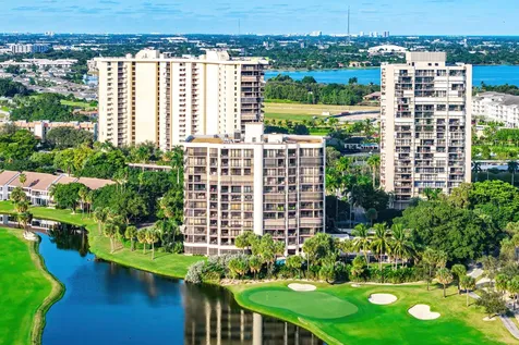 2427 Presidential Way West Palm Beach FL 33401
