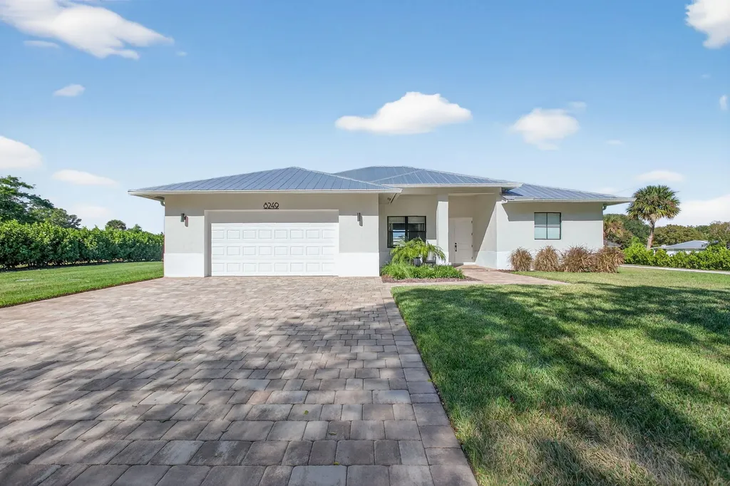 8249 Se Dharlys Street Hobe Sound FL 33455