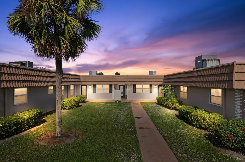 323 Seville Delray Beach FL 33446