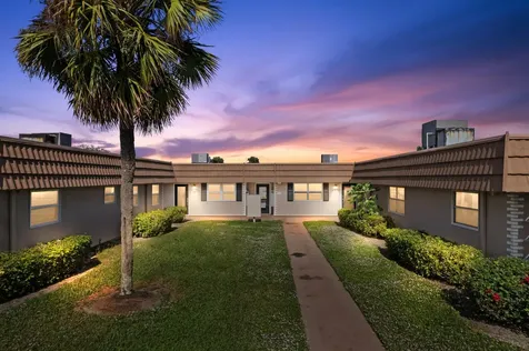 323 Seville Delray Beach FL 33446