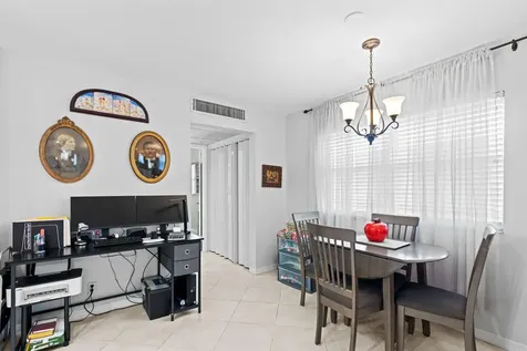 323 Seville Delray Beach FL 33446