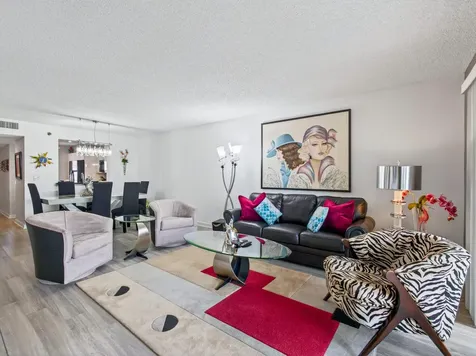 7290 Kinghurst Drive 703 Delray Beach FL 33446