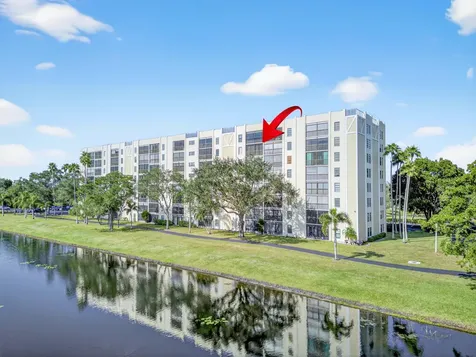 7290 Kinghurst Drive 703 Delray Beach FL 33446