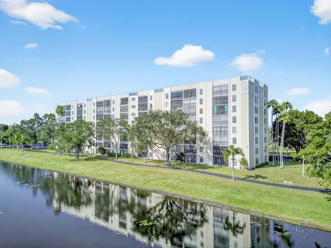 7290 Kinghurst Drive 703 Delray Beach FL 33446