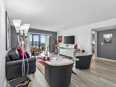 7290 Kinghurst Drive 703 Delray Beach FL 33446
