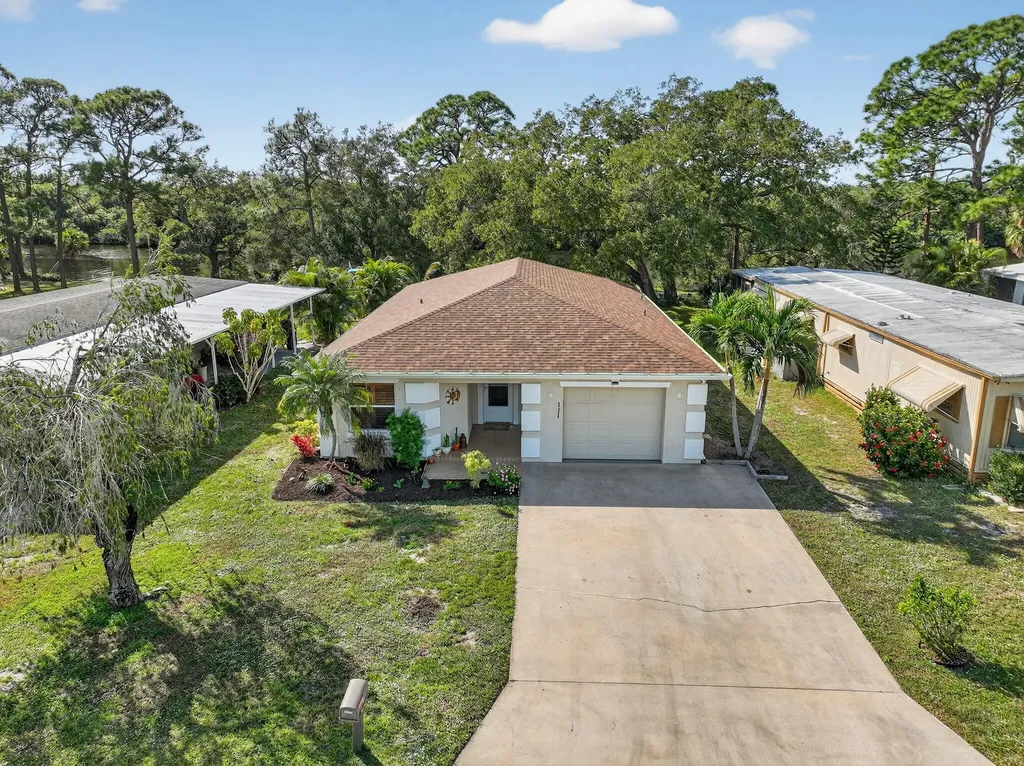 111 Camino Del Rio Port Saint Lucie FL 34952