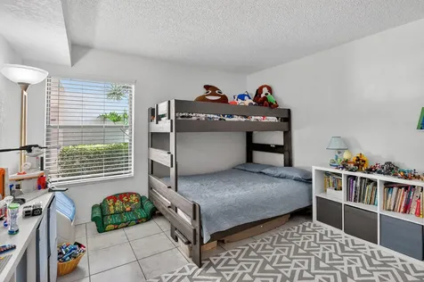 5650 Camino Del Sol Boca Raton FL 33433