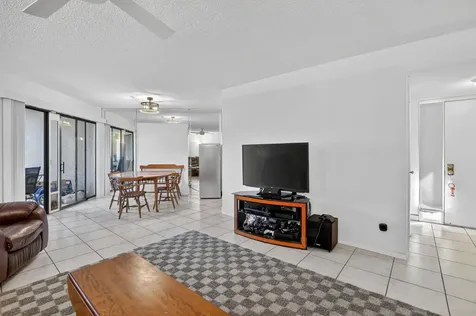 5650 Camino Del Sol Boca Raton FL 33433