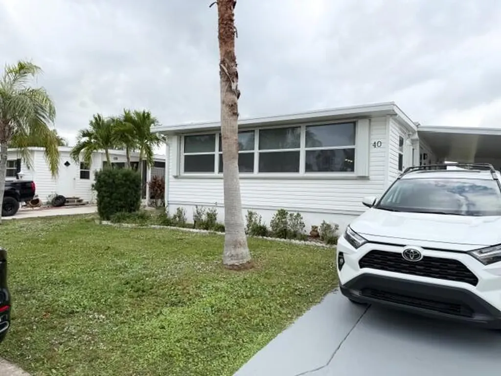 40 Florida Way Port Saint Lucie FL 34952