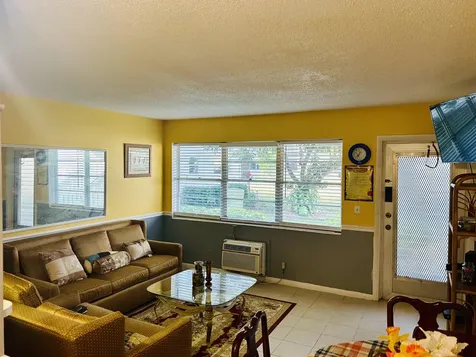 137 Bedford F West Palm Beach FL 33417