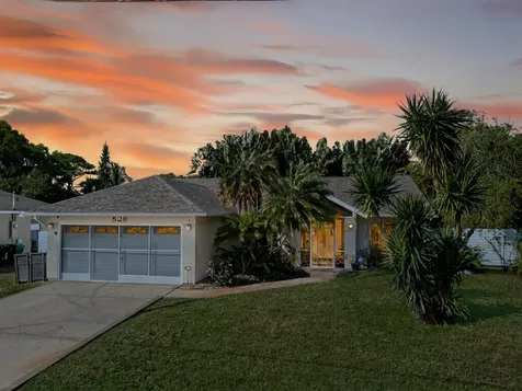 529 Se Fallon Drive Port Saint Lucie FL 34983