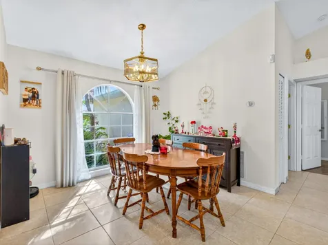 529 Se Fallon Drive Port Saint Lucie FL 34983