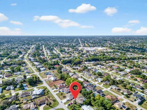 529 Se Fallon Drive Port Saint Lucie FL 34983