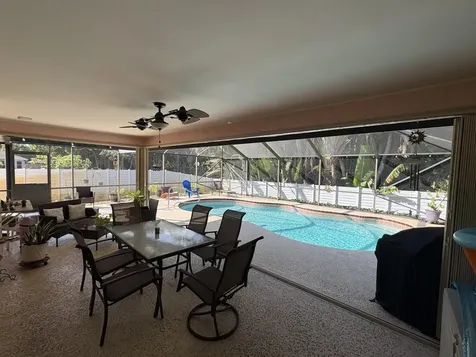529 Se Fallon Drive Port Saint Lucie FL 34983