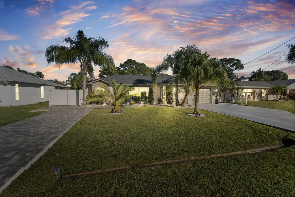 2471 Se Leithgow Street Port Saint Lucie FL 34952