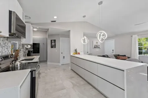 2471 Se Leithgow Street Port Saint Lucie FL 34952