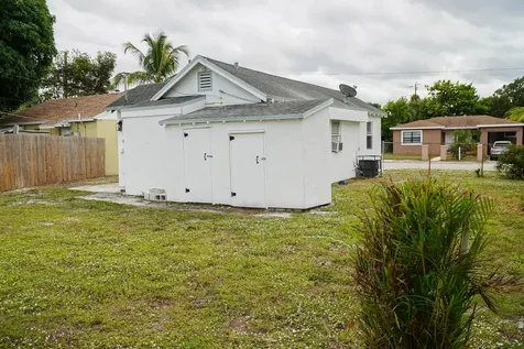 908 W 5th Street Riviera Beach FL 33404
