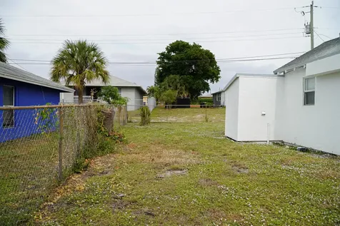 908 W 5th Street Riviera Beach FL 33404