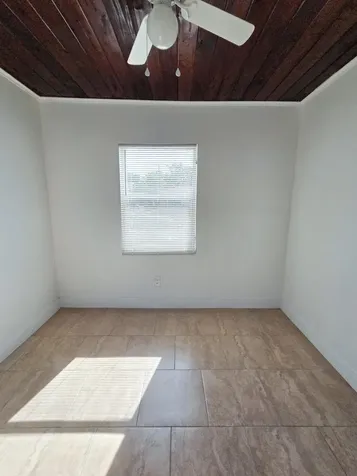 908 W 5th Street Riviera Beach FL 33404