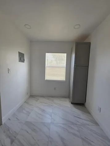 908 W 5th Street Riviera Beach FL 33404