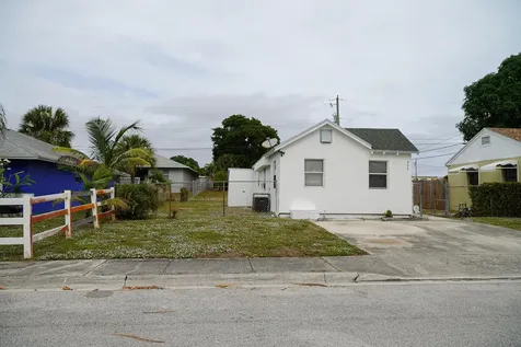 908 W 5th Street Riviera Beach FL 33404
