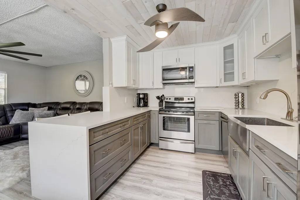 151 Saxony D Delray Beach FL 33446