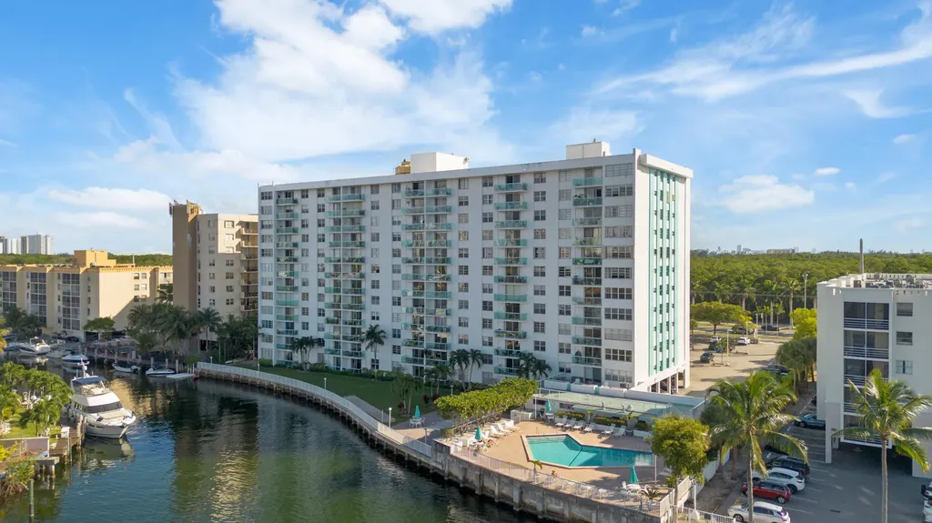 2841 Ne 163rd Street North Miami Beach FL 33160