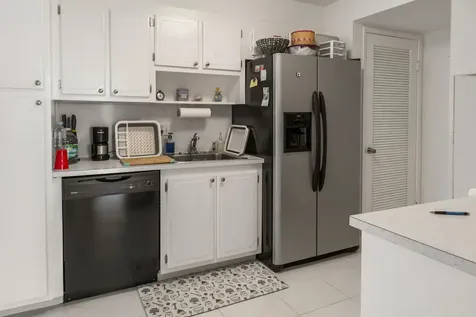 2841 Ne 163rd Street North Miami Beach FL 33160