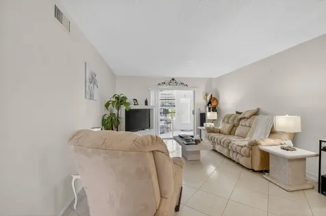 2152 Ne 1st Way Boynton Beach FL 33435