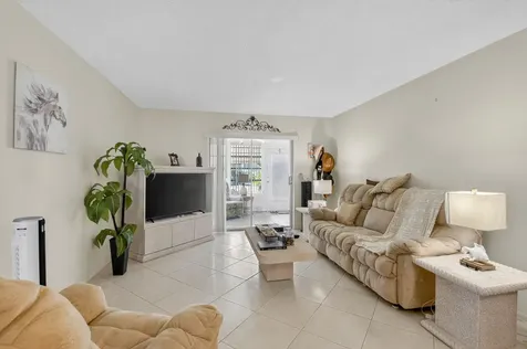 2152 Ne 1st Way Boynton Beach FL 33435