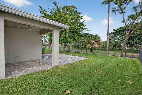 5713 Se Kawana Trail Hobe Sound FL 33455