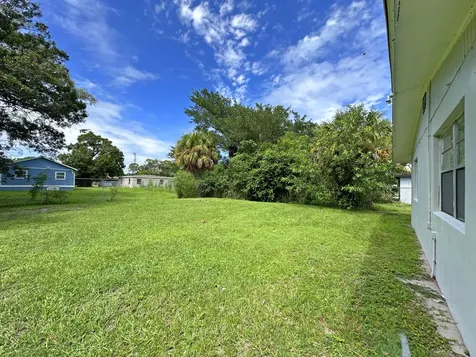1107 N 21st Street Fort Pierce FL 34950
