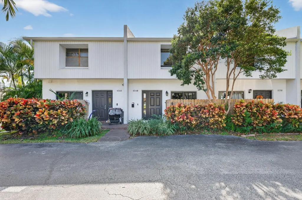 2140 Ne 44th Street Lighthouse Point FL 33064