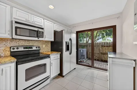 2140 Ne 44th Street Lighthouse Point FL 33064