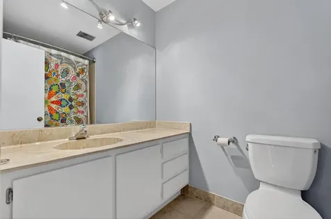 2140 Ne 44th Street Lighthouse Point FL 33064