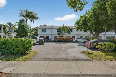 2140 Ne 44th Street Lighthouse Point FL 33064