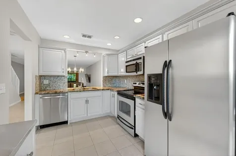 2140 Ne 44th Street Lighthouse Point FL 33064