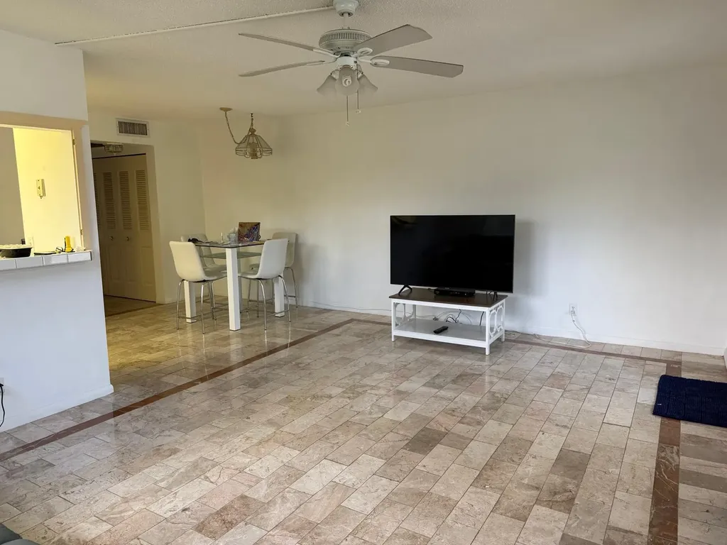 131 Sussex G West Palm Beach FL 33417