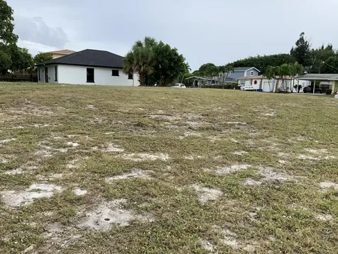 Null 32nd & S Avenue Riviera Beach FL 33404