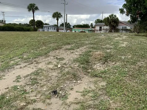 Null 32nd & S Avenue Riviera Beach FL 33404
