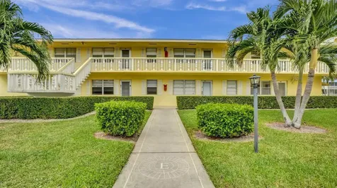 118 Sheffield West Palm Beach FL 33417