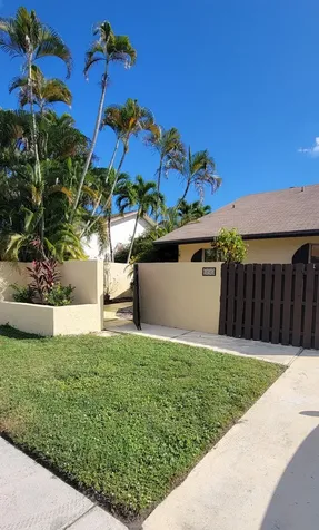 493 Sw 28th Avenue Delray Beach FL 33445