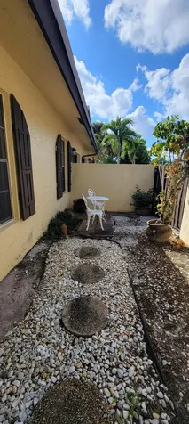 493 Sw 28th Avenue Delray Beach FL 33445