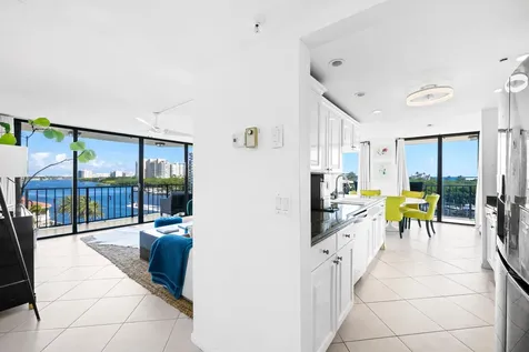 899 Jeffery Street Boca Raton FL 33487