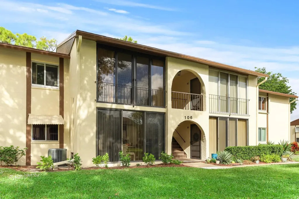 106 Lake Pine Circle Greenacres FL 33463