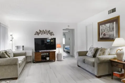 106 Lake Pine Circle Greenacres FL 33463