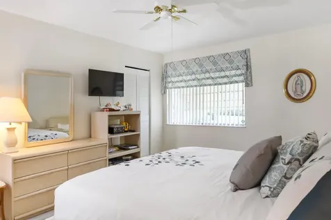 106 Lake Pine Circle Greenacres FL 33463